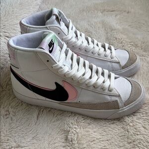 KIDS ‼️Nike Blazer Mid 77 SE GS White Arctic Punch 6Y